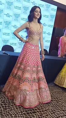 Lakme Fashion Week 2019: अनन्या पांडे ने रैम्प पर किया डेब्यू, दिशा, शिबानी और अर्जून का भी दिखा जलवा