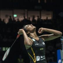 Pics: बैडमिंटन वर्ल्ड चैंपियनशिप जीतने पर राष्ट्रपति, पीएम समेत कई लोगों ने दी पीवी सिंधू को बधाई, देखें जीत की खुशी