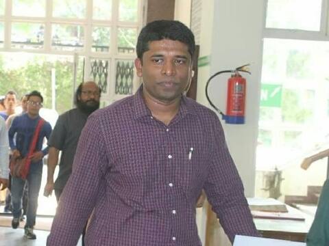 IAS अधिकारी पद से इस्तीफा देने वाले गोपीनाथन ने कहा- पाबंदियां कश्मीर के लोगों को मनाने में मदद नहीं करेंगी IAS अधिकारी पद से इस्तीफा देने वाले गोपीनाथन ने कहा- पाबंदियां कश्मीर के लोगों को मनाने में मदद नहीं करेंगी