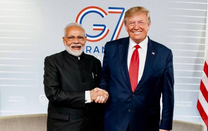 डोनाल्ड ट्रंप ने कहा कि उन्होंने और मोदी ने बीती रात कश्मीर के बारे में बात की और उन्हें लगता है कि भारत और पाकिस्तान इसका समाधान कर सकते हैं. ट्रंप ने कहा, “हमने बीती रात कश्मीर के बारे में बात की, प्रधानमंत्री को वास्तव में यह लगता है कि यह (स्थिति) उनके नियंत्रण में है. उन्होंने पाकिस्तान से बात की और मुझे विश्वास है कि वे कुछ ऐसा करेंगे जो काफी अच्छा होगा.” 