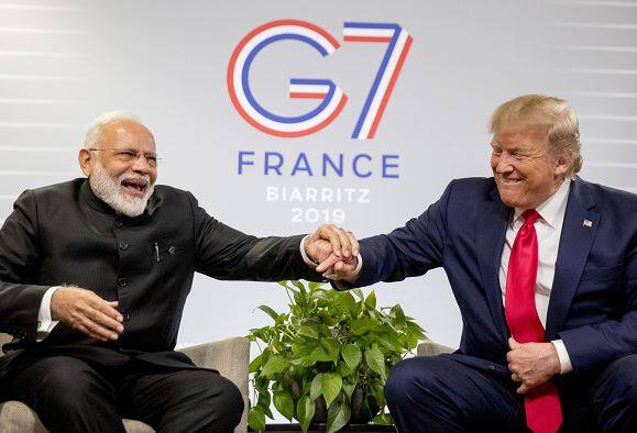 दोनों नेताओं के बीच बैठक ऐसे समय हुई है जब पांच अगस्त को भारत ने जम्मू कश्मीर को दिया गया विशेष दर्जा वापस ले लिया था और उसे दो केंद्र शासित क्षेत्रों में विभाजित कर दिया था. इस फैसले के बाद भारत-पाकिस्तान के बीच तनाव बढ़ गया था क्योंकि पाकिस्तान ने इस कदम को लेकर कड़ी प्रतिक्रिया जताई थी.