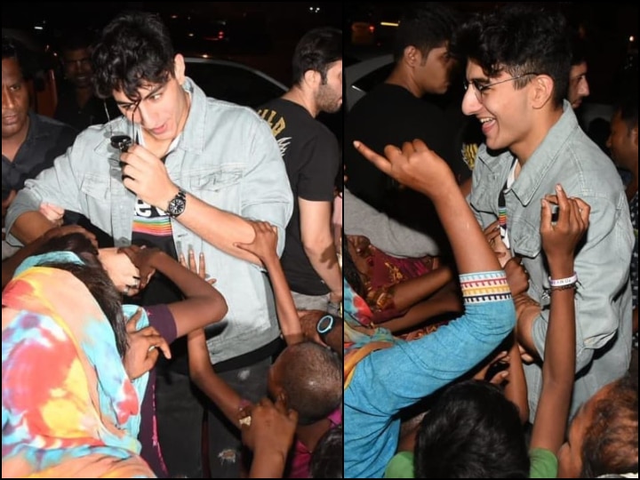 Ibrahim khan and aarav bhatia get mobbed by fans and beggars at airport   एयरपोर्ट से निकलते ही भीड़ में फंसे सैफ और अक्षय कुमार के बेटे, सामने आईं ये तस्वीरें