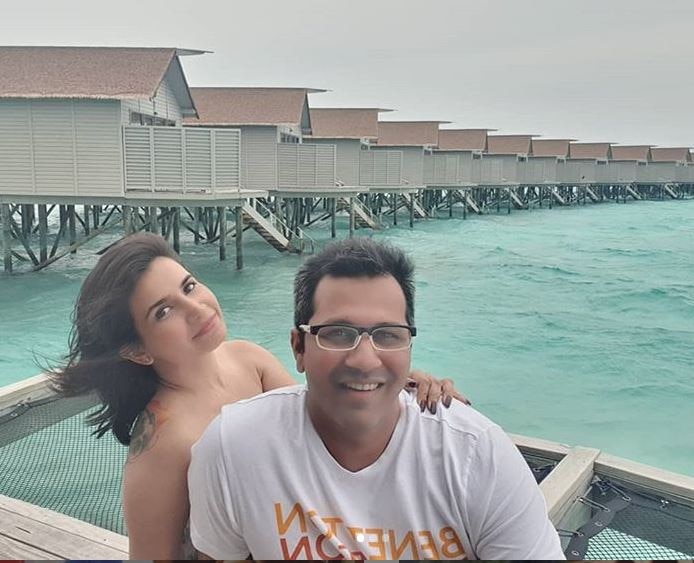 प्रिया को घूमने का काफी शौक है. ऐसे में इस कपल ने दुनिया भर में किए अपने टूर की तस्वीर इंस्टा पर पोस्ट की हुई हैं. (Photo Credit: @priyaahujarajda Instagram)