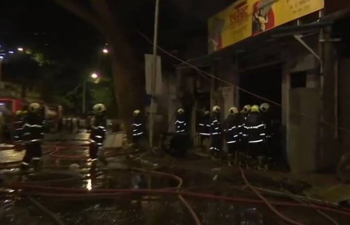 आग लगने के कारणों का अभी तक पता नहीं चल पाया है. 