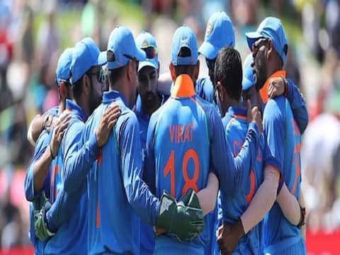 साउथ अफ्रीका के खिलाफ T20 सीरीज के लिए भारतीय टीम का हुआ एलान, धोनी को नहीं मिली जगह साउथ अफ्रीका के खिलाफ T20 सीरीज के लिए भारतीय टीम का हुआ एलान, धोनी को नहीं मिली जगह