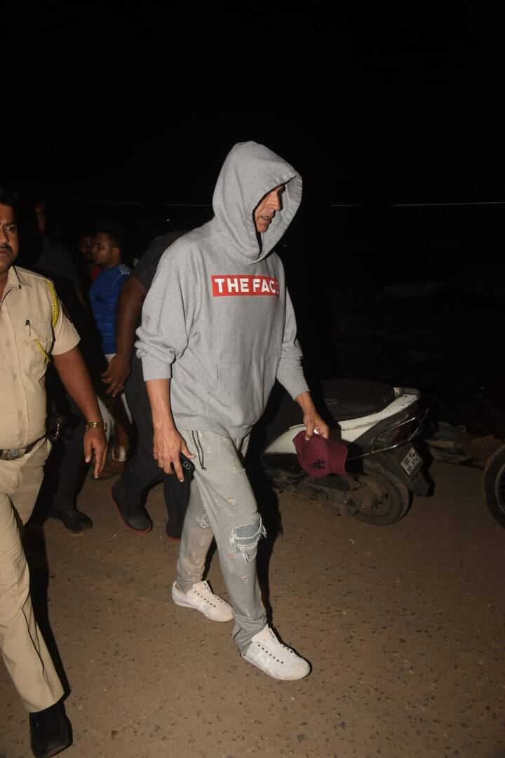 बॉलीवुड के खिलाड़ी अक्षय कुमार भी आज मुंबई में दिखे.