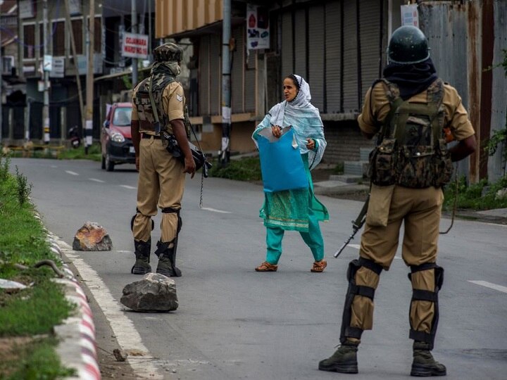 Internet services in J-K unlikely soon as Pakistan has launched campaign against India: Officials भारत के खिलाफ वीडियो के जरिए नागा विद्रोहियों को भड़का रहा है पाकिस्तान, कश्मीर में इंटरनेट शुरू होने में लगेगा वक्त