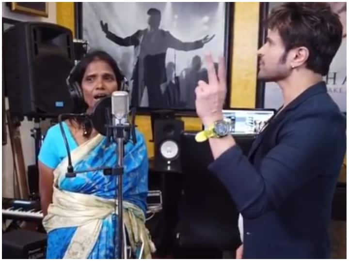 'तेरी मेरी कहानी' के ब्लॉकबस्टर होते ही हिमेश रेशमिया ने रानु मंडल के साथ रिकॉर्ड किया नया गाना, देखें Ranu Mondal records second song with Himesh Reshammiya, Watch video 'तेरी मेरी कहानी' के ब्लॉकबस्टर होते ही हिमेश रेशमिया ने रानु मंडल के साथ रिकॉर्ड किया नया गाना, देखें