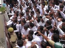 प्रयागराज: वकीलों ने किया केशव प्रसाद मौर्य और सिद्धार्थनाथ सिंह के घर का घेराव