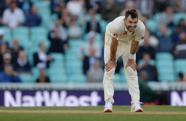 James Anderson finds unique way to stay fit during Coronavirus outbreak   कोरोना वायरस को देखते हुए जेम्स एंडरसन ने फिट रहने के लए अपनी बेटियों की ली मदद