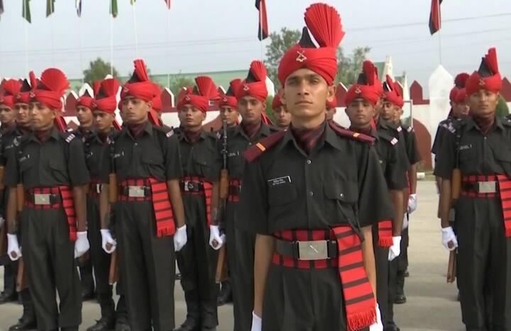 इन जवानों को शुक्रवार को ट्रेनिंग पूरी होने के बाद शपथ दिलाई गई. अब इनकी अलग-अलग जगहों पर पोस्टिंग होगी.