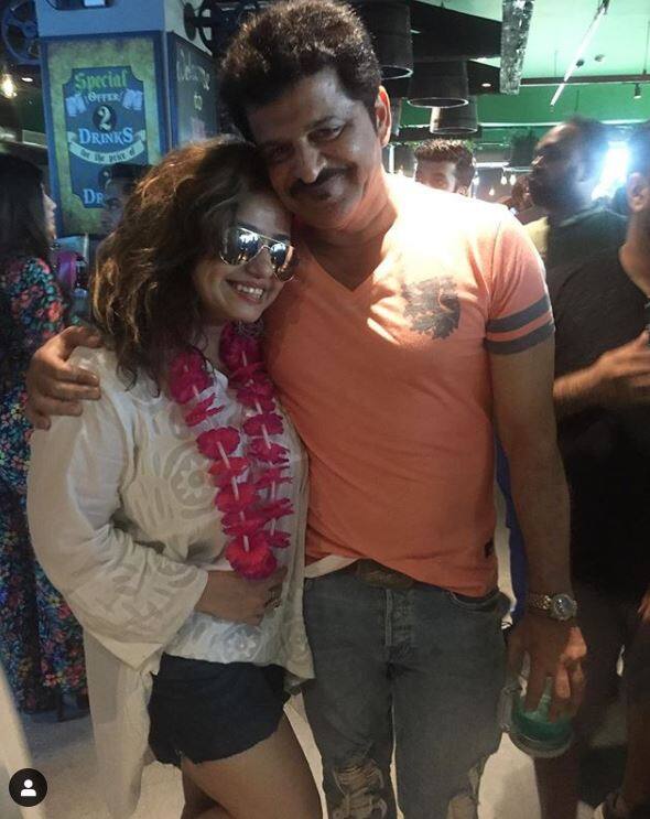 आपको बता दें कि राजेश की पत्नी वंदना ने बताया कि 3 मिसकैरेज, 3 IUI (Intrauterine Insemination) फेलिअर, 3 IVF (In Vitro Fertilisation) फेलिअर और 3 सरोगेसी फेलिअर और 11 साल के इंतजार के बाद उनके घर ये खुशी आई है और वे शब्दों में बयां नहीं कर सकती कि वे कितनी खुश हैं. 