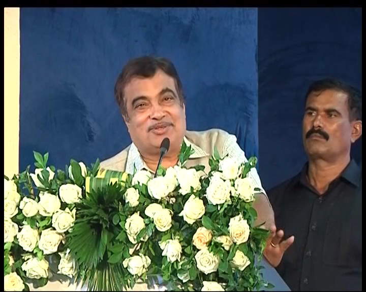 नितिन गडकरी का अपनी ही सरकार के कामकाज पर सवाल, कहा-जहां सरकार हाथ लगाती है वहां होता है सत्यानाश