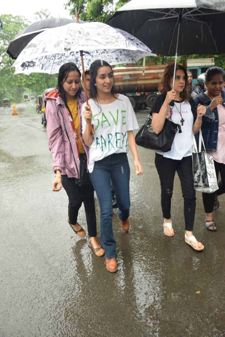 इस पोस्ट में उन्होंने बताया- मेट्रो के लिए 2700 से ज्यादा पेड़ों को काट दिया जाता है. यह गवारा नहीं. यह चौंका देने वाला है. हमारे पास पहले से ही पर्यावरणीय समस्याएं नहीं हैं. मुंबई में पहले से ही पर्याप्त प्रदूषण है. और अब हमारे फेफड़ों को काट देने के लिए अनुमति दी जाती है. इसे रोकना ही होगा. (Photo Credit: Manav Manglani)