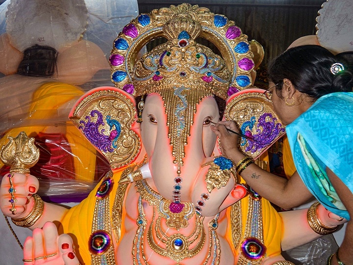 The color of Ganesh Chaturthi faded by Coronavirus, system of online aarti, worship and darshan for devotees कोरोना ने फीका किया गणेश चतुर्थी का रंग, भक्तों के लिए ऑनलाइन आरती, पूजा और दर्शनों की व्यवस्था