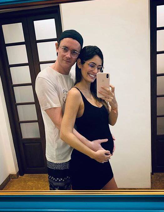 इसके साथ ही आपको बता दें कि ये स्टार अपनी हद से ज्यादा बोल्ड अदाओं के लिए खूब सुर्खियों में रहती हैं. ब्रूना अक्षय कुमार के साथ फिल्म 'देसी ब्वॉयज' में दिखाई दे चुकी हैं. (Photo Credit: @brunaabdullah)