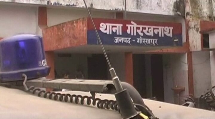 एसबीआई के एटीएम में चोरी की यह घटना पहली नहीं है. करीब सात साल पहले सिविल लाइन्स के हरिओम नगर चौराहा पर लगे पंजाब नेशनल बैंक का एटीएम तोड़कर चोर 10 लाख रुपये निकाल ले गए थे. इस घटना का आज तक पर्दाफाश नहीं हो पाया. पांच साल पहले प्रशांत टावर स्थित एसबीआई के एटीएम में पैसा डालने वाले कर्मचारियों ने ही चोरी की थी. लेकिन, वे पकड़ लिए गए थे.