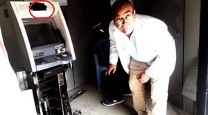 गोरखपुर: ATM में भीषण डकैती, कैमरे पर काला पेंट लगा निकाल लिए 7.43 लाख रुपए