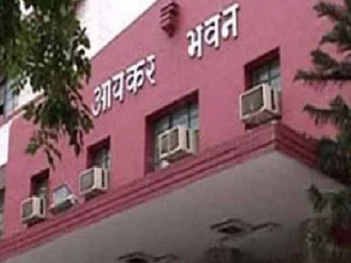 आयकर विभाग ने मशहूर कानूनी कंपनी पर की छापेमारी, साढ़े 5 करोड़ नकद बरामद