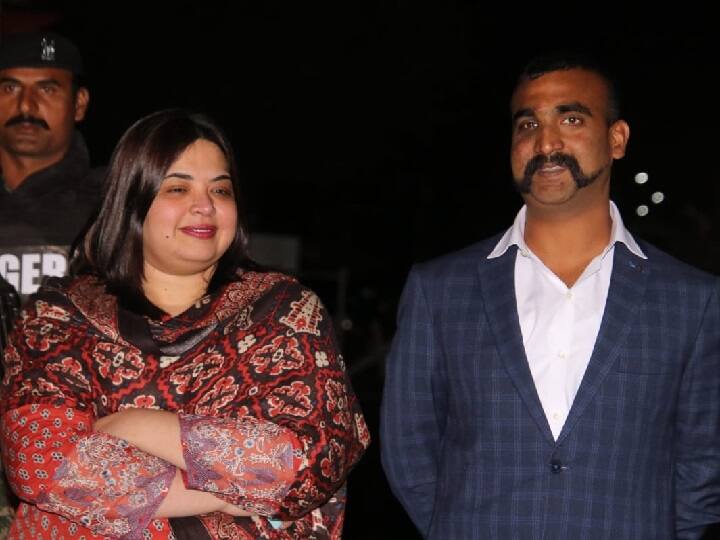 36 साल के पायलट ने पाकिस्तानी विमानों के साथ आसमान में हुई लड़ाई में अपने मिग 21 बाइसन विमान से पाकिस्तान का अत्याधुनिक विमान एफ-16 मार गिराया था. इसके बाद उनके मिग 21 को मार गिरा दिया गया था. वह विमान से सुरक्षित निकल गए थे लेकिन पेराशूट से पाकिस्तान अधिकृत कश्मीर (पीओके) में उतरे थे जहां उन्हें पाकिस्तानी सेना ने पकड़ लिया था. हालांकि भारत के दबाव के बाद पाकिस्तान ने उन्हें छोड़ दिया था.