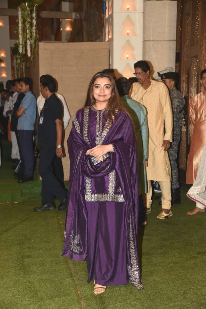 बॉलीवुड कोरियोग्राफर वैभवी मर्चेंट इस मौके पर इस खूबसूरत अंदाज में नज़र आईं.