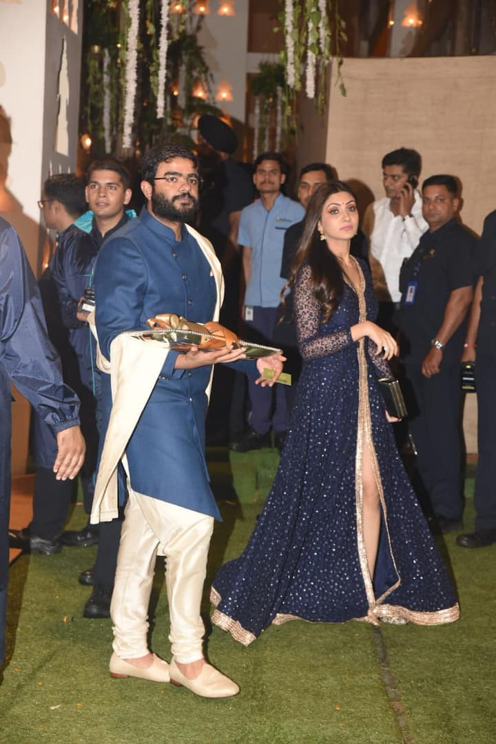 प्रियंका चोपड़ा के भाई सिद्धार्थ शुक्ला भी अंबानी के घर पहुंचे.