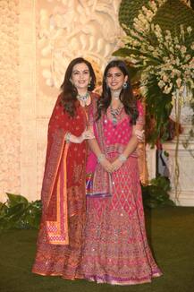 मुकेश अंबानी के घर पधारे गणपित बप्पा, पूजा में शरीक होने पहुंचे दिग्गज सितारे, देखें तस्वीरें