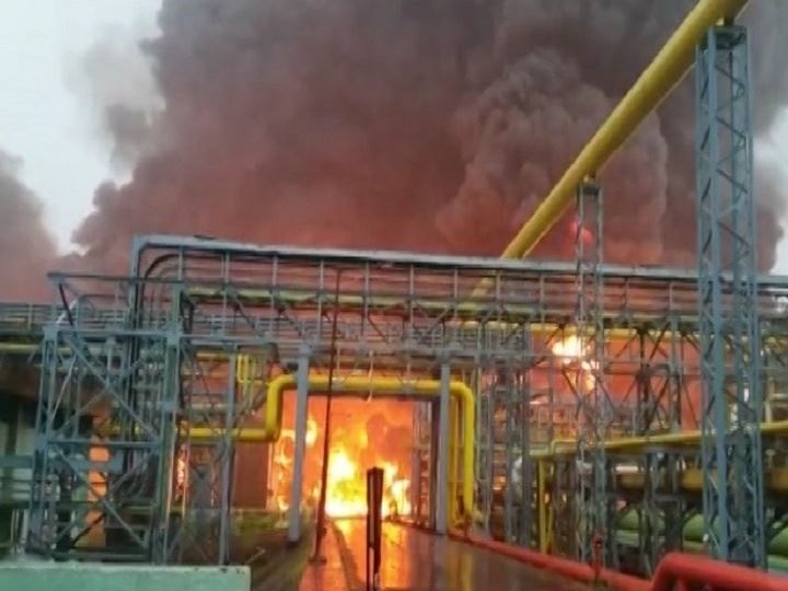 Maharashtra: Fire breaks out at a cold storage at ONGC plant in Uran, Navi Mumbai नवी मुंबई के उरण में ONGC प्लांट में लगी भीषण आग, CISF के तीन जवान समेत चार की मौत