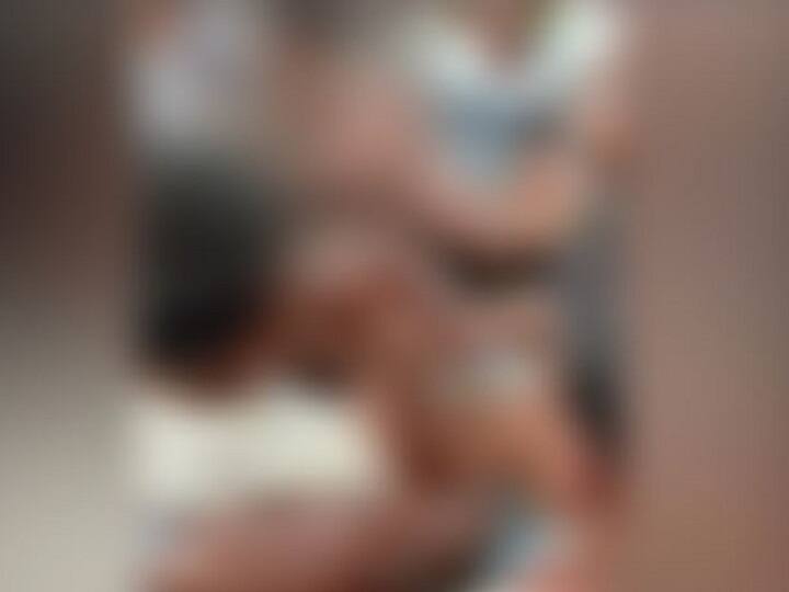 UP- Banda Villagers beaten up a Insane person in a suspicion of child lifter बांदा: भीड़ का शिकार बना विक्षिप्त व्यक्ति, बच्चा चोर होने के शक में ग्रामीणों ने पीटा