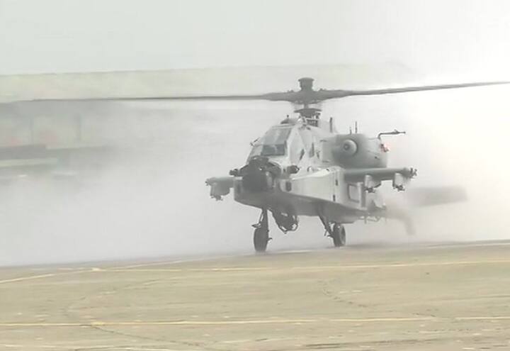 ‘अपाचे हेलिकॉप्टर’ में 2 टर्बोसॉफ्ट इंजन लगे हैं.  इसके 4 शक्तिशाली पंख हैं.