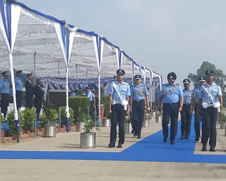 अबतक भारतीय वायुसेना को कुल 12 ‘अपाचे हेलिकॉप्टर’ मिल चुके हैं. भारत ने सितंबर 2015 में अमेरिकी सरकार और बोइंग कंपनी के साथ कुल 22 ‘अपाचे हेलिकॉप्टर’ समझौता किया था. 