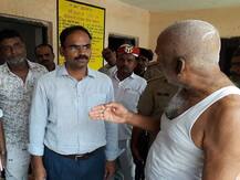 यूपी: ट्वीटर पर ट्रोल से बैकफुट पर आए बलिया के डीएम भवानी सिंह, मांगी माफी