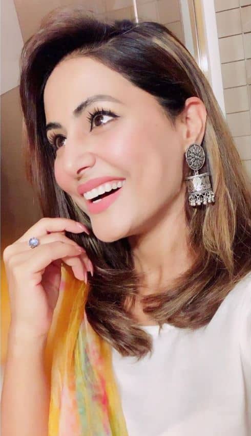 सीरियल के अलावा हिना की फिल्मों की बात करें तो वह इन दिनों अपने फिल्मी प्रोजेक्ट को पूरा करने लगी हुई हैं. (फोटो-इंस्टाग्राम/हिना खान)