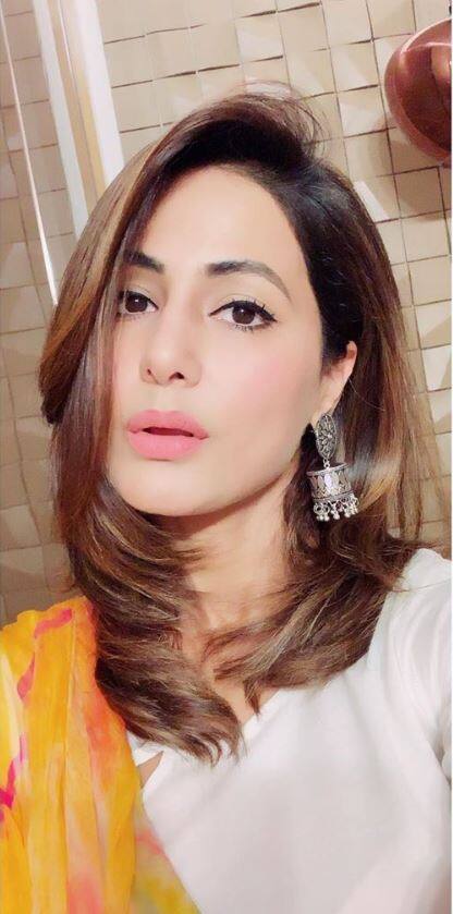 हाल ही में ऐसी खबरें आई थीं कि उन्होंने विक्रम भट्ट की अगली महिला केंद्रित फिल्म को साइन किया है. जहां वह एक मैगजीन के एडिटर की भूमिका में होंगी. (फोटो-इंस्टाग्राम/हिना खान)