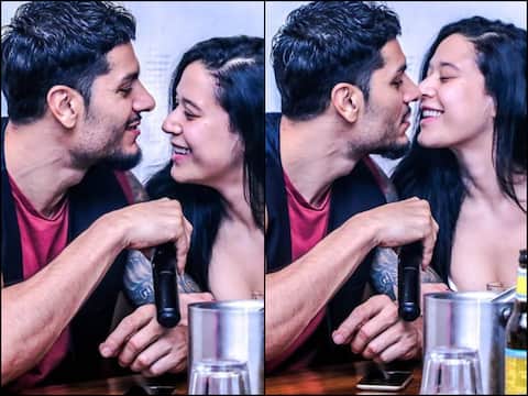 भाई टाइगर के सिंगल होने का दावा करने के बाद बॉयफ्रेंड संग रोमांटिक अंदाज़ में दिखीं कृष्णा श्रॉफ, यहां हैं तस्वीरें भाई टाइगर के सिंगल होने का दावा करने के बाद बॉयफ्रेंड संग रोमांटिक अंदाज़ में दिखीं कृष्णा श्रॉफ, यहां हैं तस्वीरें