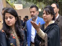 नजरबंद महबूबा मुफ्ती से मिलेंगी उनकी बेटी इल्तिजा, सुप्रीम कोर्ट ने दी श्रीनगर जाने की इजाजत