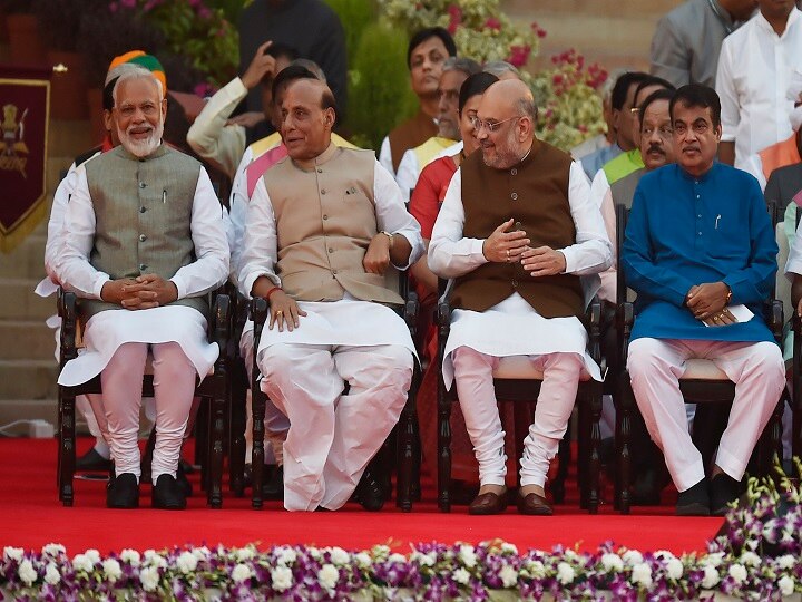 Desh Ka Mood Amit Shah is most populer minister in Modi Govt survey देश का मूड: मोदी सरकार-2 के सबसे लोकप्रिय मंत्री बने अमित शाह, सर्वे में राजनाथ और गडकरी बहुत पीछे