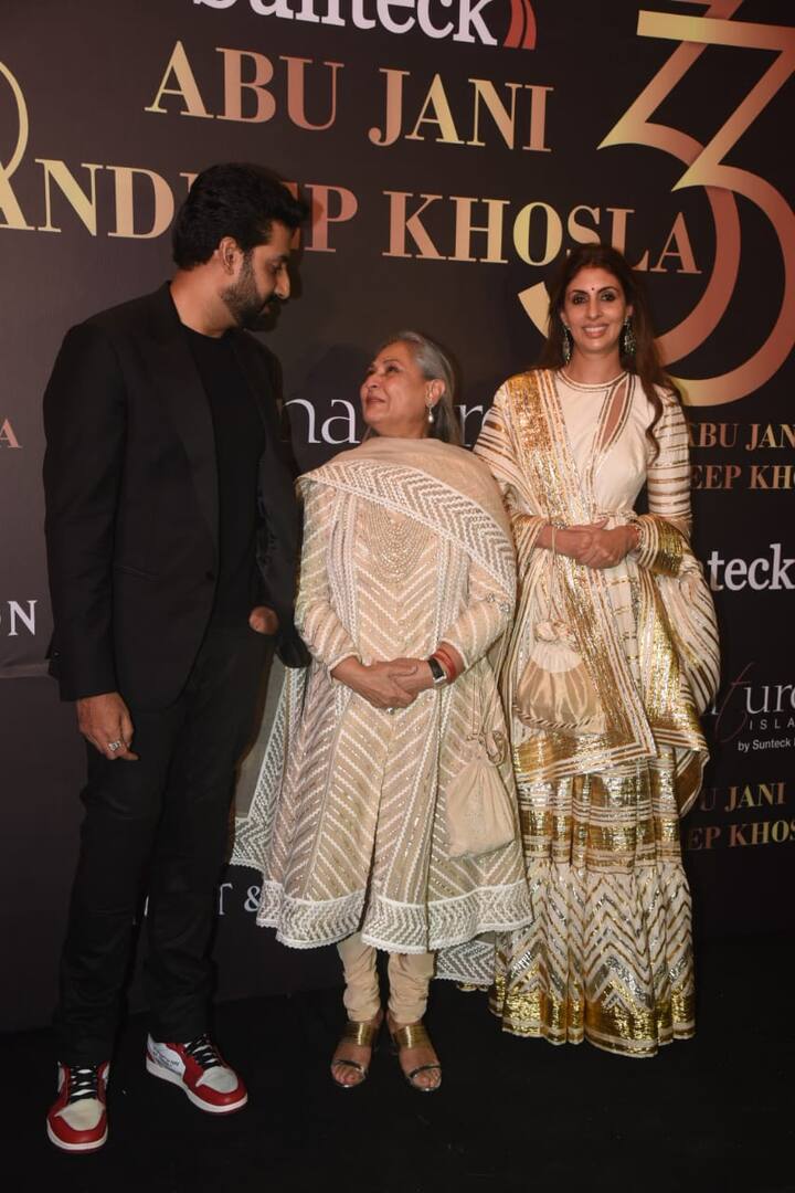 जया बच्चन इस दौरान अपने बच्चों के साथ गुफ्तगू करती भी दिखाई दे रही थीं. (Photo Credit: Manav Manglani)