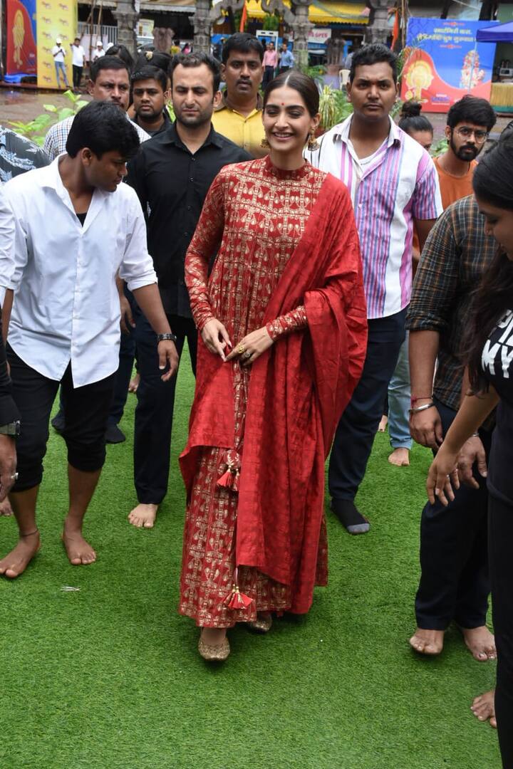 साउथ स्टार दुलकर सलमान फिल्म में सोनम कपूर के अपोजिट हैं. द जोया फैक्टर में दुलकर, सोनम कपूर के लव इंटरेस्ट और भारतीय क्रिकेट टीम के कप्तान का किरदार निभा रहे हैं. (Photo Credit: Manav Manglani)