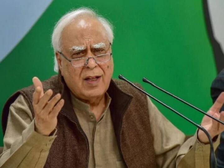 कपिल सिब्बल का बड़ा बयान, कहा- CAA लागू करने से कोई राज्य इनकार नहीं कर सकता, ऐसा करना असंवैधानिक Congress leader Kapil Sibal Says If CAA is passed no state can say I will not implement it कपिल सिब्बल का बड़ा बयान, कहा- CAA लागू करने से कोई राज्य इनकार नहीं कर सकता, ऐसा करना असंवैधानिक