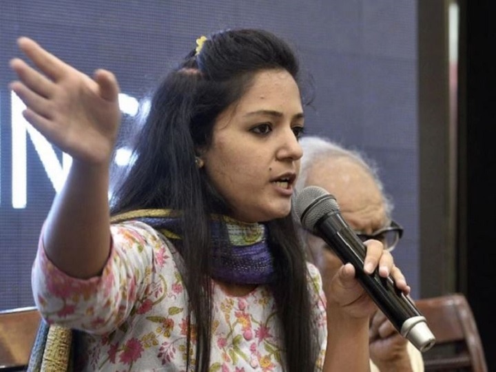 Shehla Rasheed father wrote a letter to the DGP, said - Daughter Anti National, threat to his life, Shehla denied the allegations जम्मू कश्मीर: शेहला रशीद के पिता ने DGP को लिखी चिट्ठी, बताया- जान का खतरा, शेहला का आरोपों से इनकार