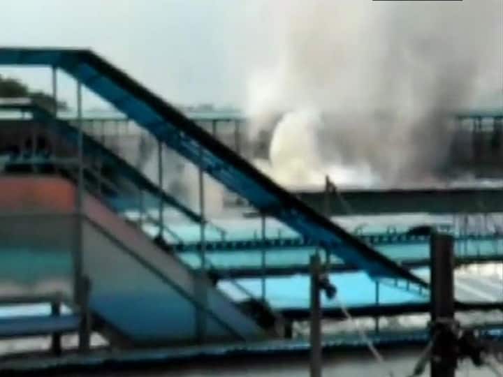 नई दिल्ली रेलवे स्टेशन पर ट्रेन में लगी आग, जली चंडीगढ़ कोचुवेली एक्सप्रेस की बोगी New Delhi railway station Fire breaks out in Chandigarh-Kochuveli Express नई दिल्ली रेलवे स्टेशन पर ट्रेन में लगी आग, जली चंडीगढ़ कोचुवेली एक्सप्रेस की बोगी