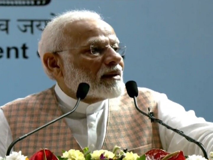 PM Modi speaking at foundation stone laying ceremony of three metro lines in Mumbai मुंबई: पीएम मोदी ने रखी 3 मेट्रो लाइन की आधारशिला, चंद्रयान पर कहा- चांद पर जाने का सपना पूरा होकर रहेगा