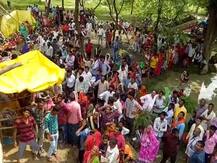 देश कर रहा है इसरो और विज्ञान की तारीफें, यूपी के कौशाम्बी में लगा है अंधविश्वास का मेला