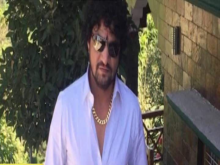 दिल्ली: हिस्ट्रीशीटर पर घात लगाकर बरसाईं करीब 30 गोलियां, पुलिस को गैंगवार का शक Virendra alias Kala shot dead by unidentified assailants in Narela दिल्ली: हिस्ट्रीशीटर पर घात लगाकर बरसाईं करीब 30 गोलियां, पुलिस को गैंगवार का शक