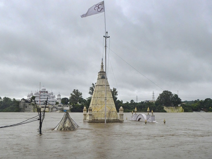 Heavy Rain In Madhya Pradesh, School Closed in 6 states भारी बारिश से मुश्किल में मध्य प्रदेश, आज भी बारिश का अलर्ट, भोपाल समेत 6 जिलों में स्कूल बंद