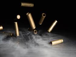 ग्रेटर नोएडा: पुलिस और बदमाशों के बीच मुठभेड़, एक घायल और तीन फरार