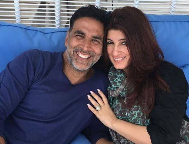 बहुत कम लोगों को ही पता है कि अक्षय 1987 में आई महेश भट्ट की फिल्म ‘आज’ में भी नजर आ चुके हैं. इस फिल्म में अक्षय का एक ‘कराटे इंस्ट्रक्टर’ का एक छोटा-सा रोल था. अक्षय अपनी फिल्मों में ज्यादा मेकअप नहीं करते हैं. उन्हें लगता है कि मेकअप करने से वो जवान नजर नहीं आएंगे.