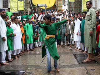 आज मुहर्रम पर ताजिया दफन की अनुमति नहीं, केवल मुंबई में एक ताजिया जुलूस की इजाजत आज मुहर्रम पर ताजिया दफन की अनुमति नहीं, केवल मुंबई में एक ताजिया जुलूस की इजाजत