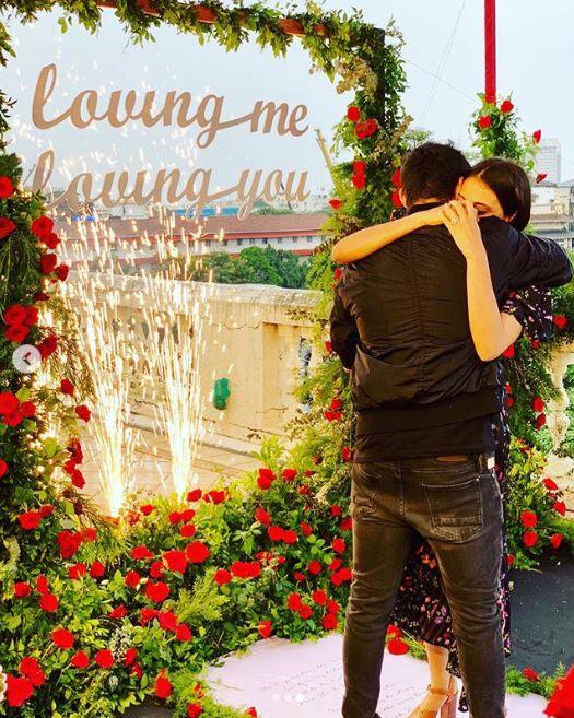 जिसके बाद दोनों ने एक दूसरे को गले लगा लिया.